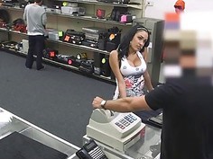A sexy rocker slut gets more cash for sucking cock